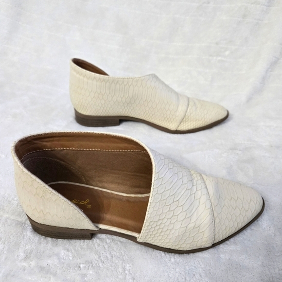 Womens Swan Loafer Size 8 Yvory  Slip-on Snake Embossed Minimalist‎ Preppy - Picture 3 of 7